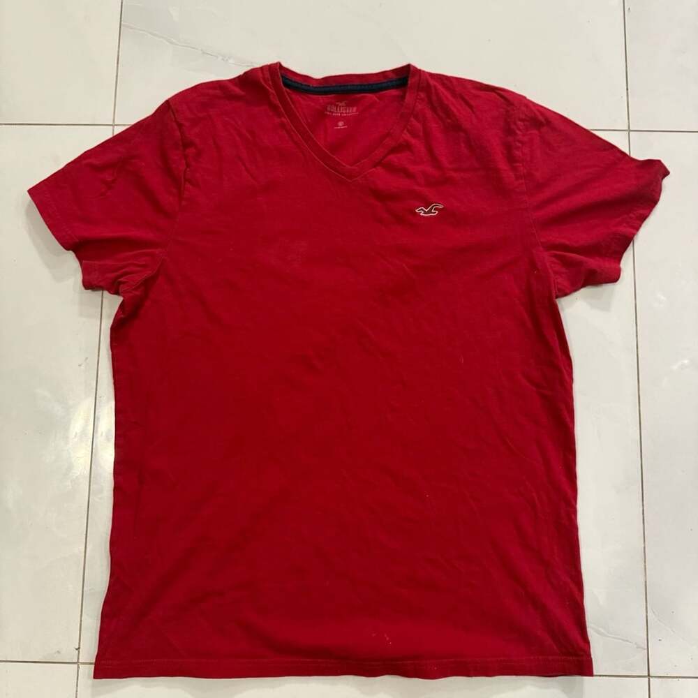 Hollister V-Neck T-Shirt Red